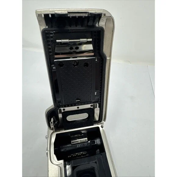 Olympus Stylus Zoom 70 Quartzdate 35mm Film Point & Shoot FOR PARTS READ - Picture 9 of 10